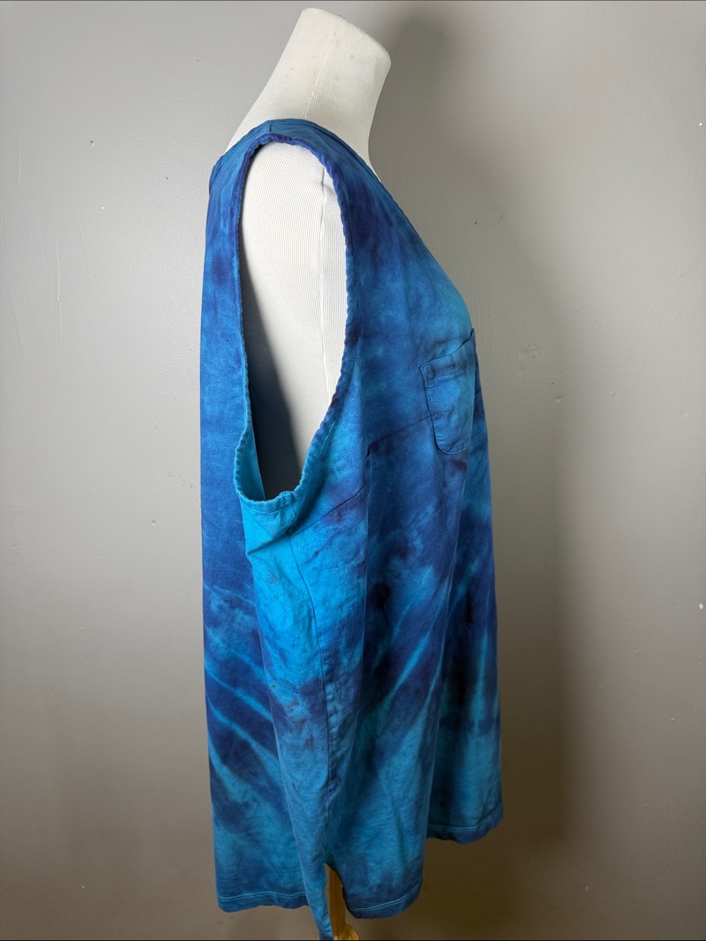 Women’s Blue Tie-Dye Sleeveless V-Neck Button Tank - Picture 5 of 7